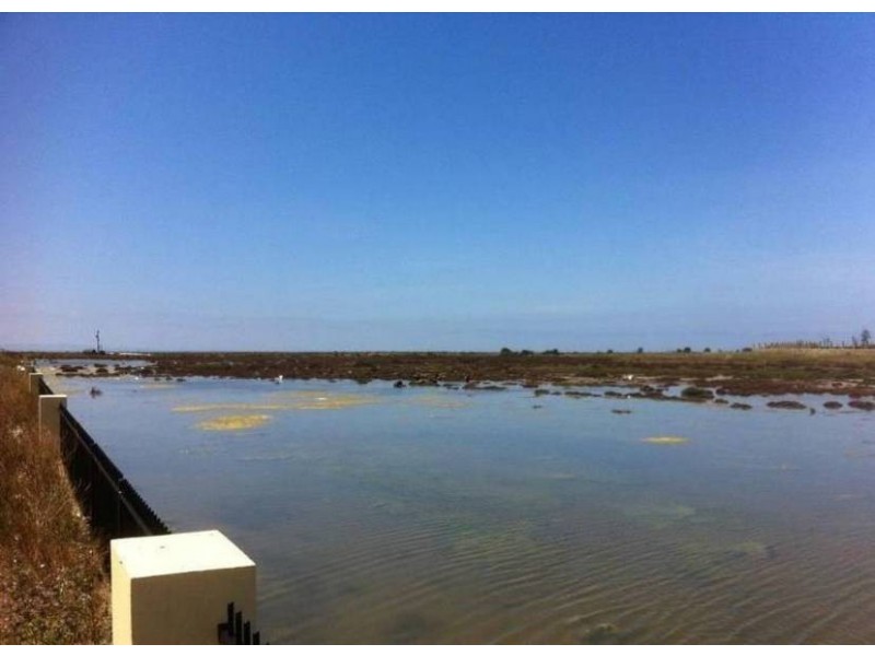 14 Outrigger Court, Sanctuary Lakes VIC 3030