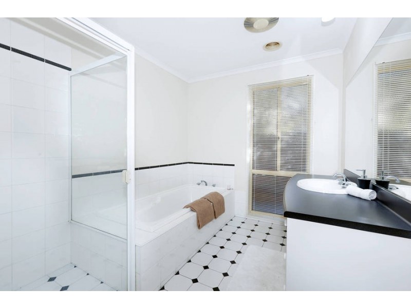 6 Glenwood Close, Hoppers Crossing VIC 3029