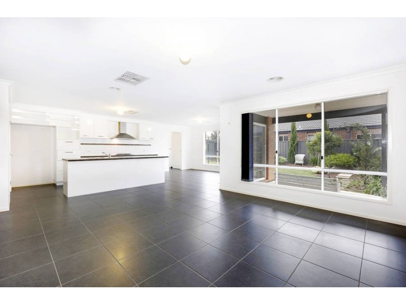 6 Canons Crescent, Wyndham Vale VIC 3024