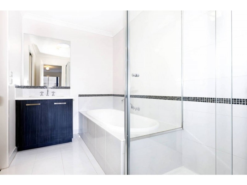 6 Canons Crescent, Wyndham Vale VIC 3024