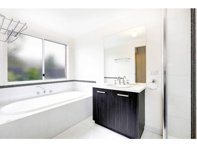 6 Canons Crescent, Wyndham Vale VIC 3024