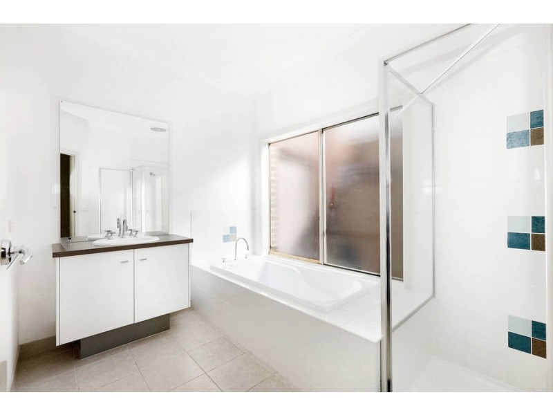 27 Nottingham Crescent, Tarneit VIC 3029