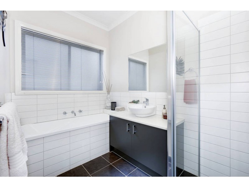 35 Morgan Crescent, Werribee VIC 3030