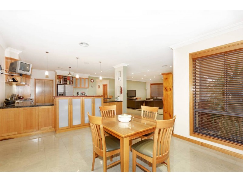 19 Trish Walk, Werribee VIC 3030