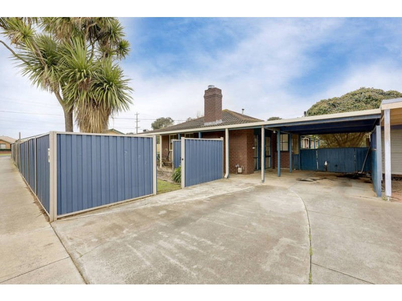 32 Daphne Crescent, Werribee VIC 3030
