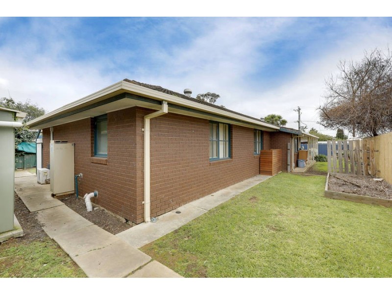 32 Daphne Crescent, Werribee VIC 3030