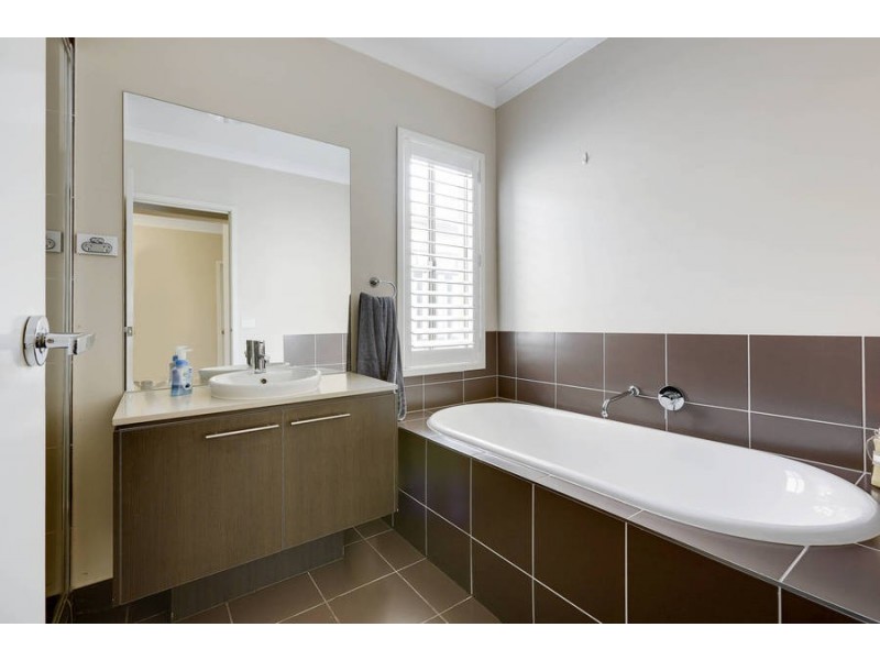 21 Cardinia Grove, Wyndham Vale VIC 3024