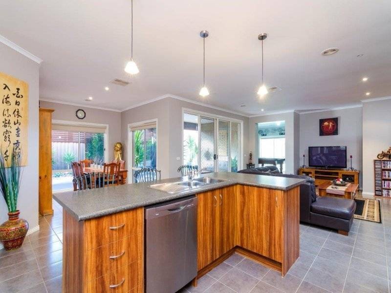 15 Mackay, Wyndham Vale VIC 3024