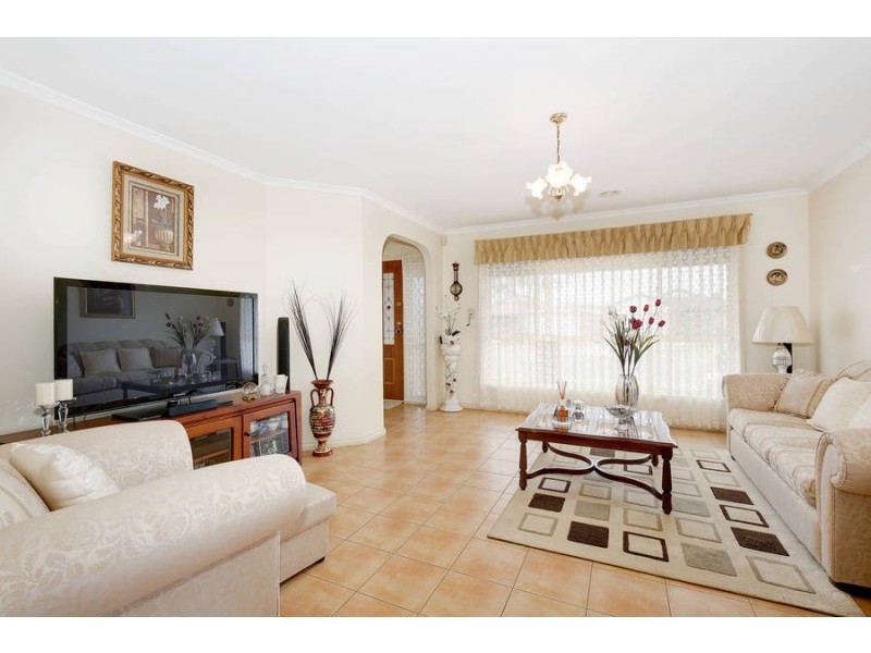 1/310 Greaves Street North, Werribee VIC 3030