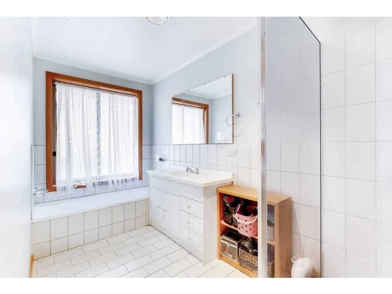 14 Dennison Avenue, Hoppers Crossing VIC 3029