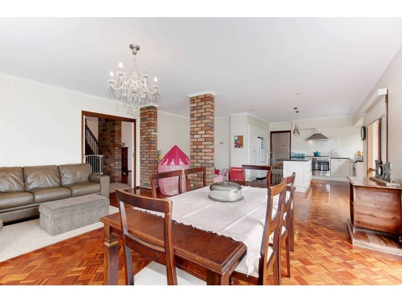 27 Lyall Drive, Werribee VIC 3030