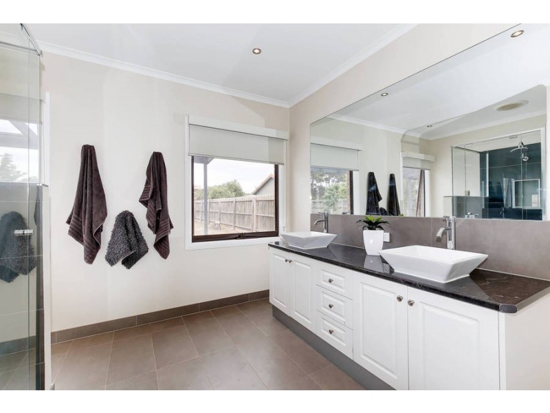 27 Lyall Drive, Werribee VIC 3030