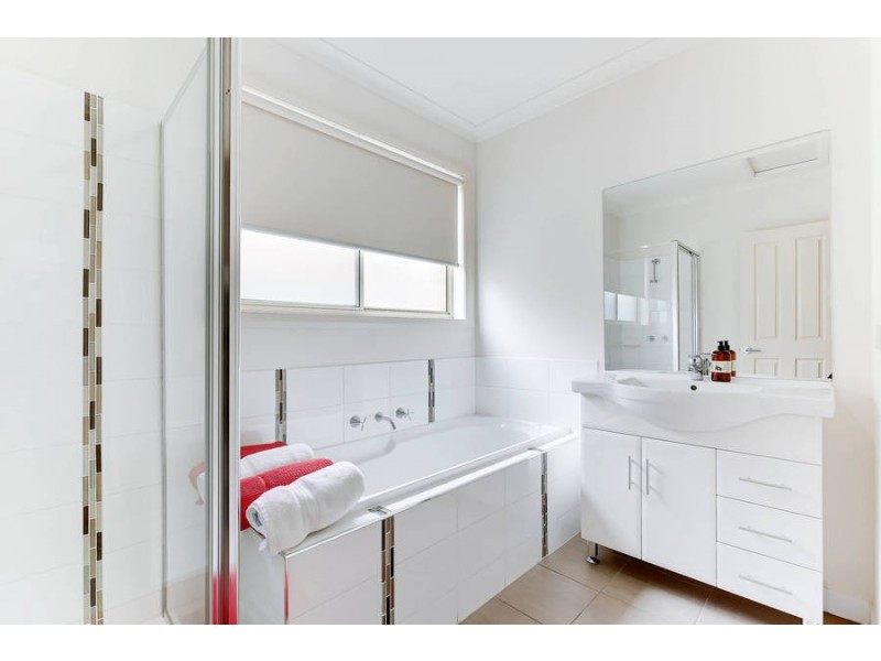 1/3 Yale Court, Truganina VIC 3029