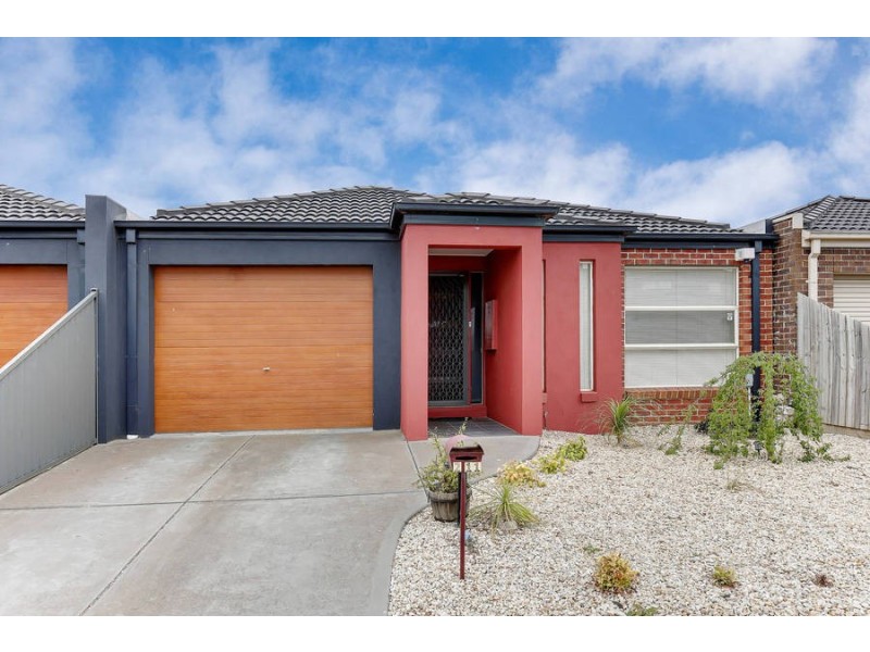 2/11 Montana Drive, Werribee VIC 3030