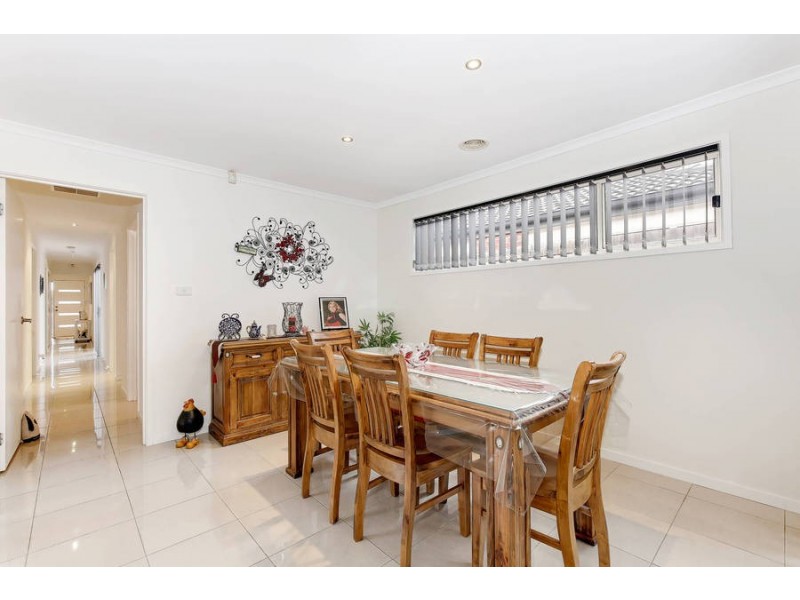 2/11 Montana Drive, Werribee VIC 3030