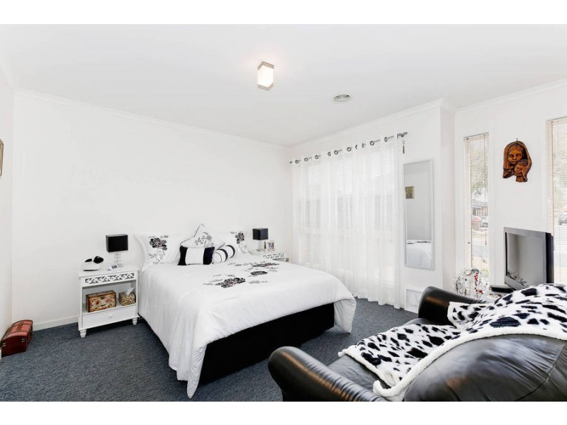 2/11 Montana Drive, Werribee VIC 3030