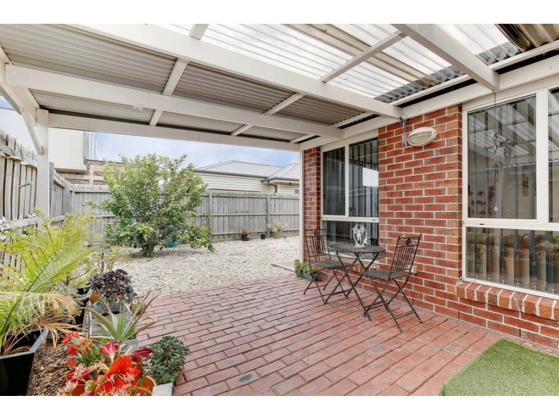 2/11 Montana Drive, Werribee VIC 3030