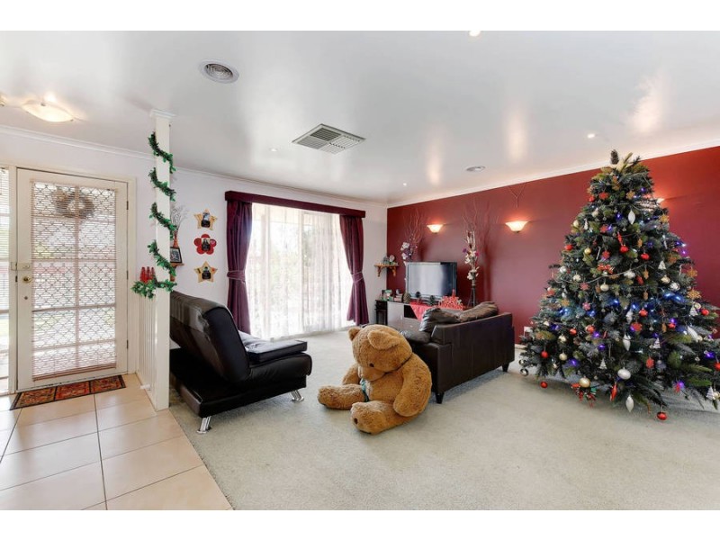 1 Buckingham Drive, Werribee VIC 3030