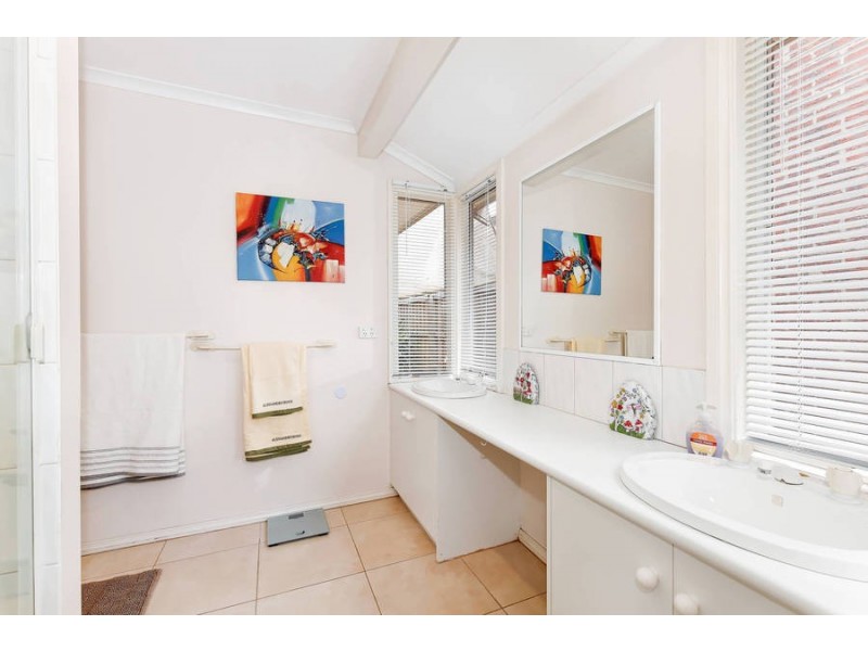 1 Buckingham Drive, Werribee VIC 3030