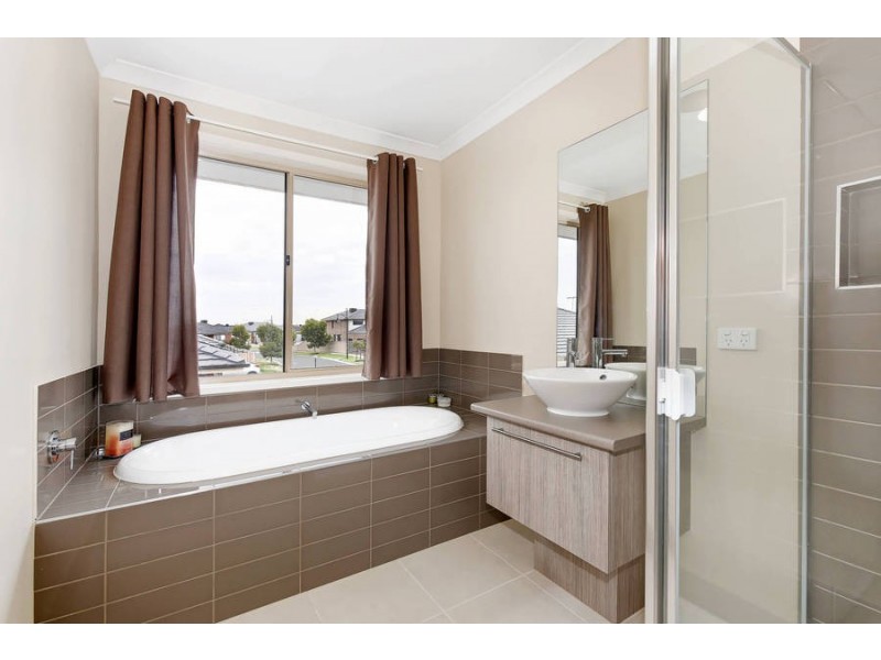 2 Corymbia Court, Truganina VIC 3029