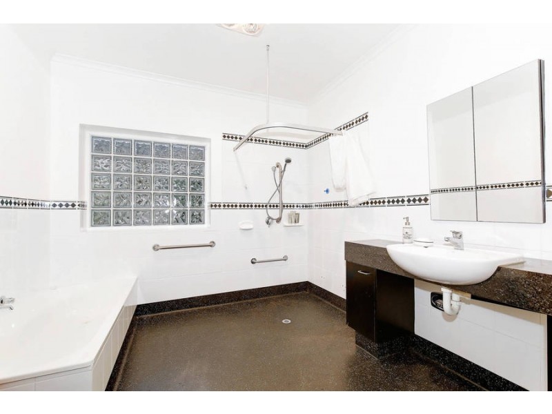 132 Werribee Street North, Werribee VIC 3030