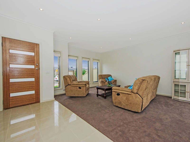 2/9 Montana Drive, Werribee VIC 3030