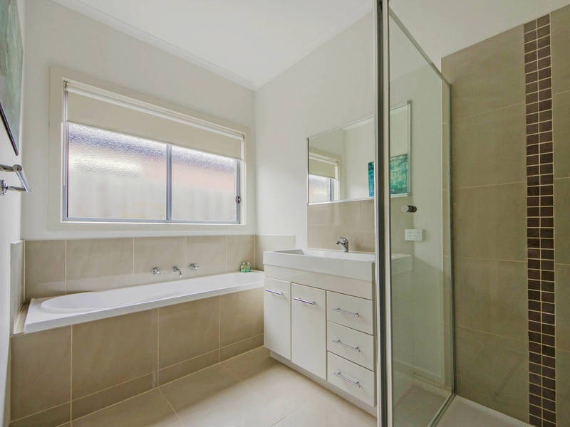 2/9 Montana Drive, Werribee VIC 3030