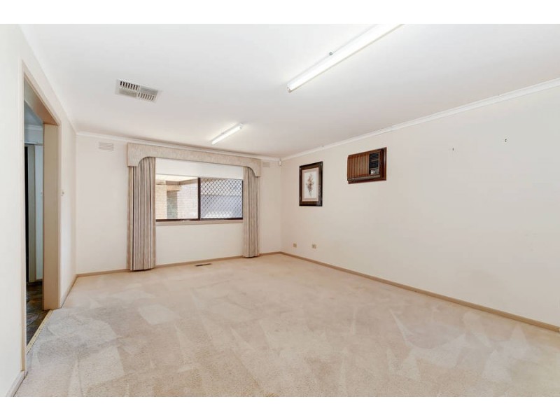 33 Claremont Crescent, Hoppers Crossing VIC 3029