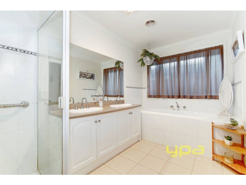 8 Waratah Road, Werribee VIC 3030