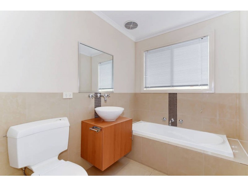 2/6 Montana Drive, Werribee VIC 3030