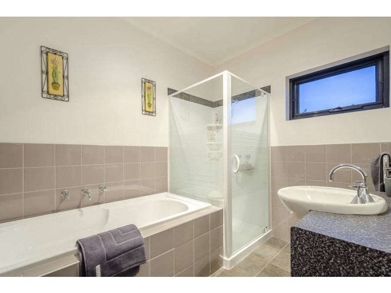 5 McPherson Place, Werribee VIC 3030