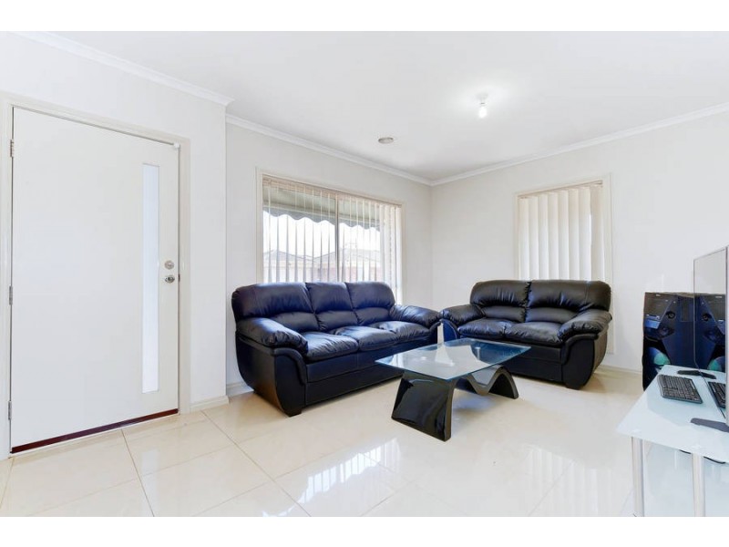 2/3 Saddle Wynd, Truganina VIC 3029