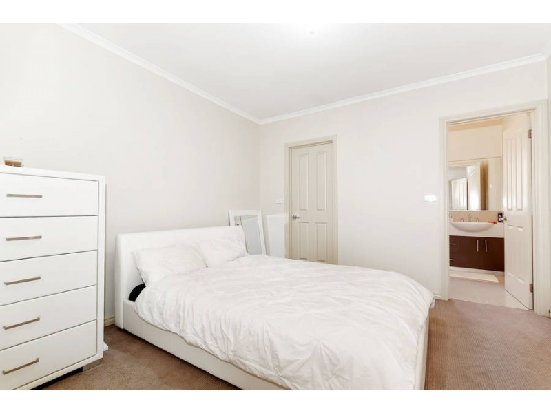 2/3 Saddle Wynd, Truganina VIC 3029