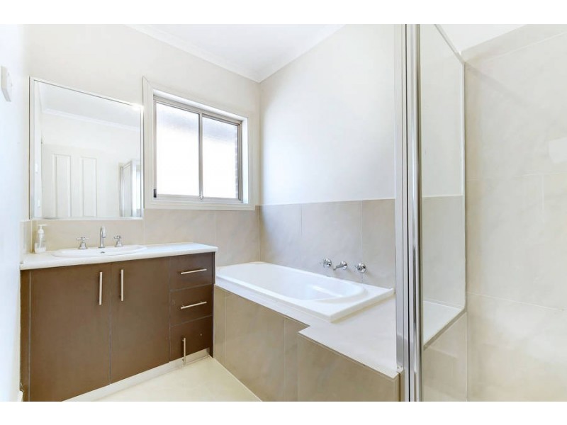 2/3 Saddle Wynd, Truganina VIC 3029