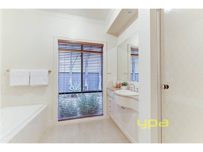 36 Banjo Paterson Circle, Point Cook VIC 3030