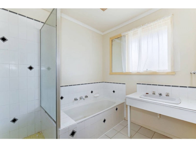 27 Greens Road, Wyndham Vale VIC 3024