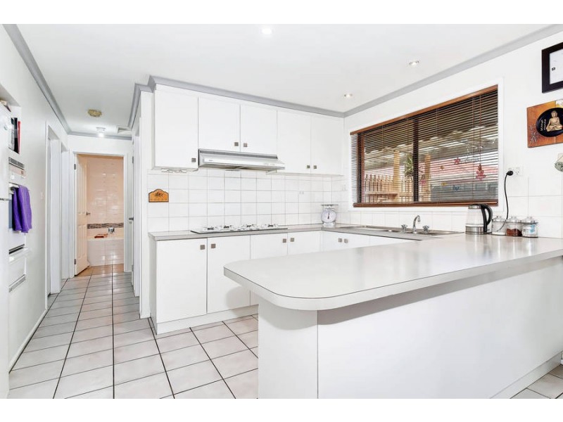 16 Seine Close, Werribee VIC 3030
