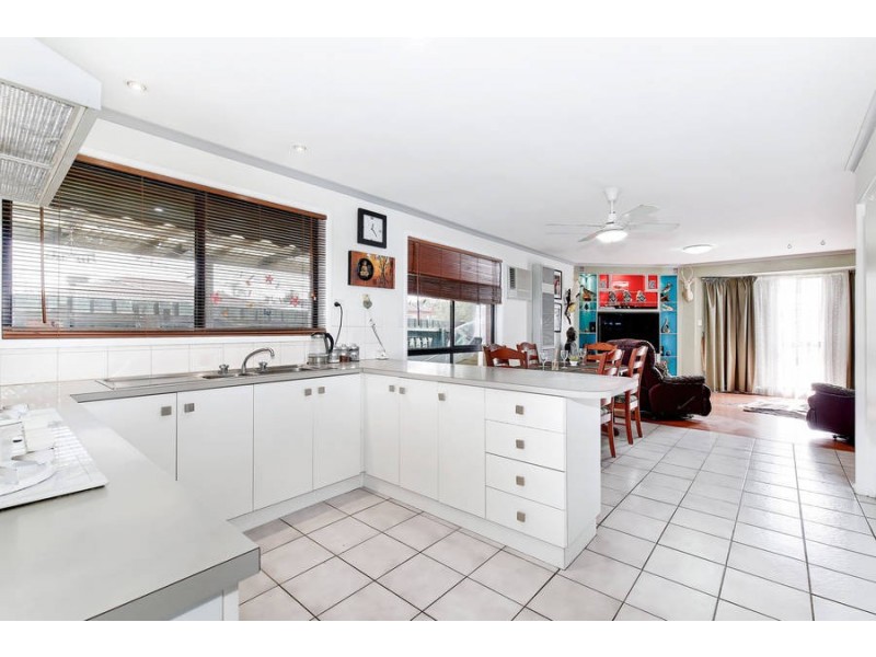 16 Seine Close, Werribee VIC 3030