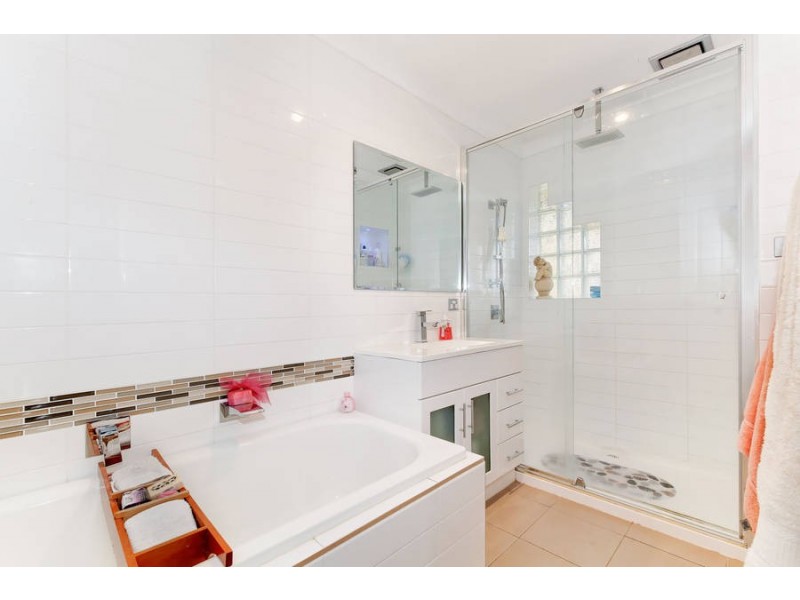 16 Seine Close, Werribee VIC 3030
