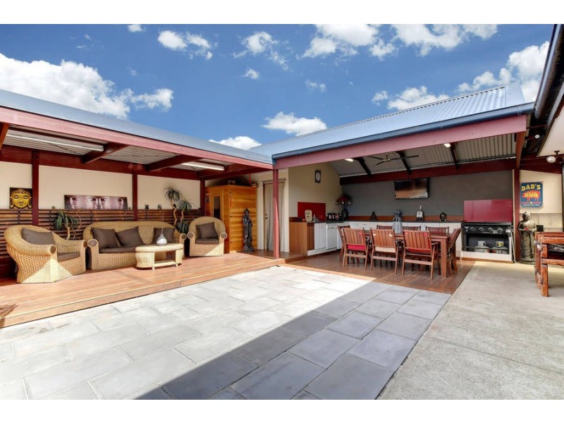 16 Seine Close, Werribee VIC 3030