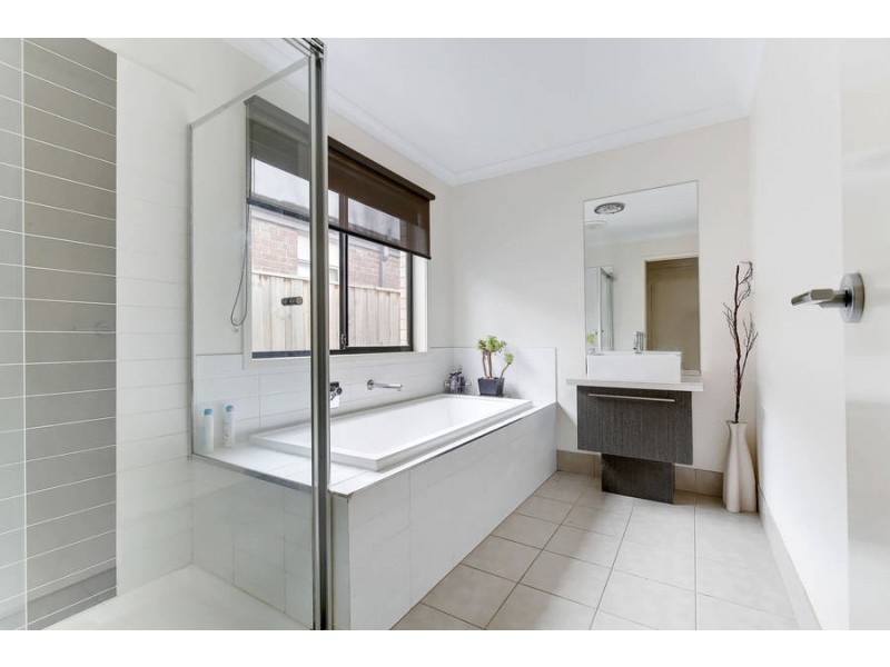 31 Laurence Way, Tarneit VIC 3029