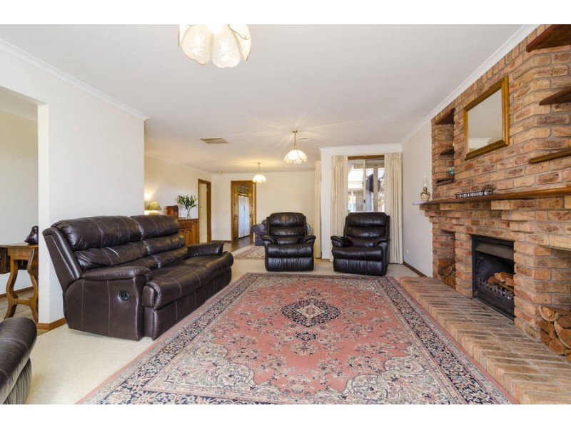32 Montpellier Drive, Werribee VIC 3030