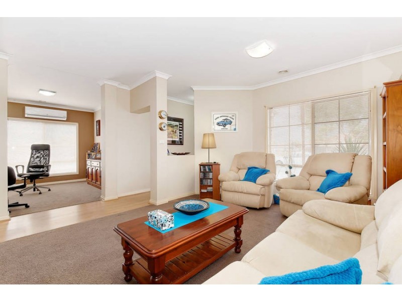 2 Diamond Drive, Werribee VIC 3030