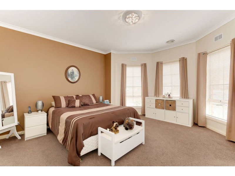 2 Diamond Drive, Werribee VIC 3030