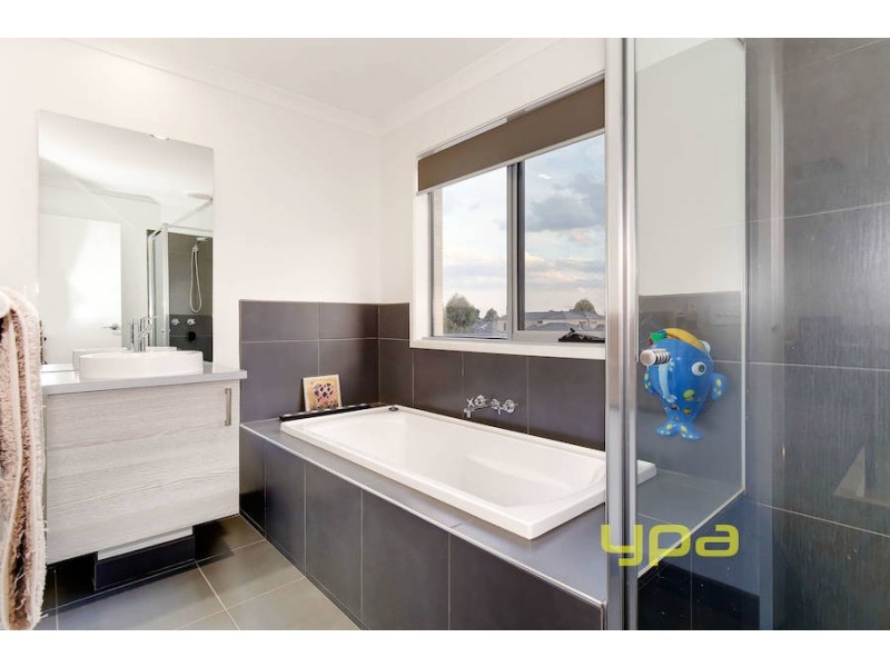 42 Filmont Drive, Werribee VIC 3030