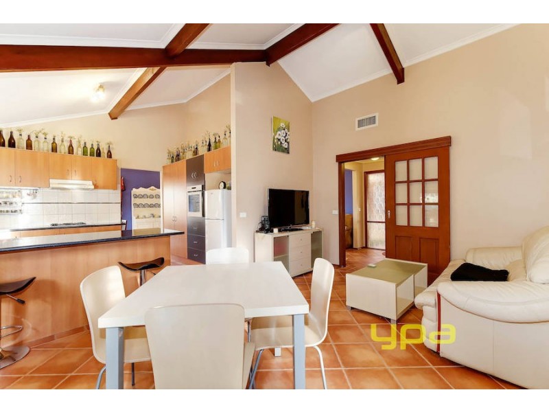 17 Sunbird Crescent, Hoppers Crossing VIC 3029