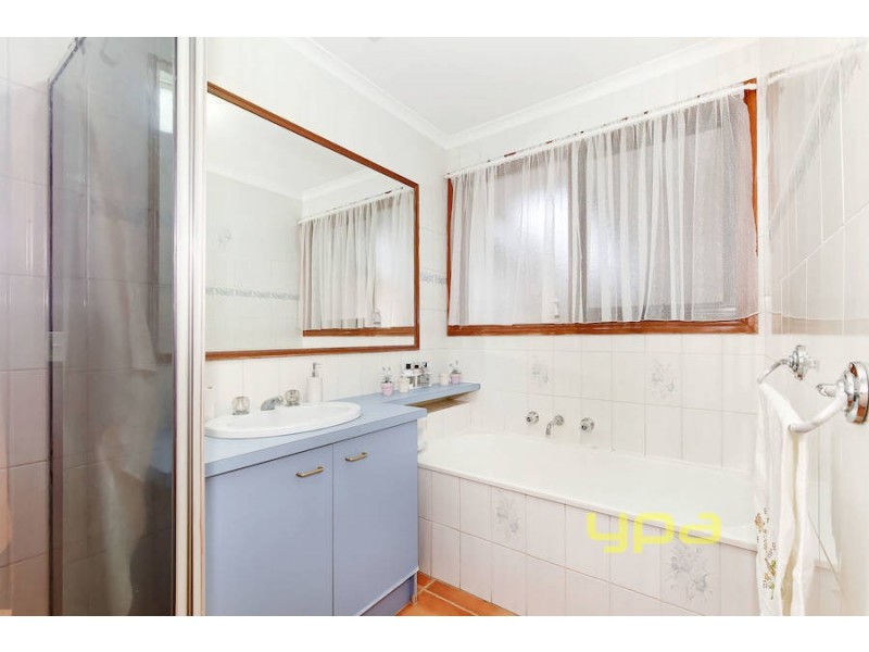 17 Sunbird Crescent, Hoppers Crossing VIC 3029