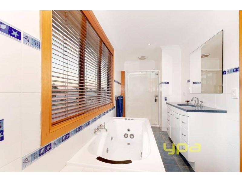 8 Voltaire Court, Hoppers Crossing VIC 3029