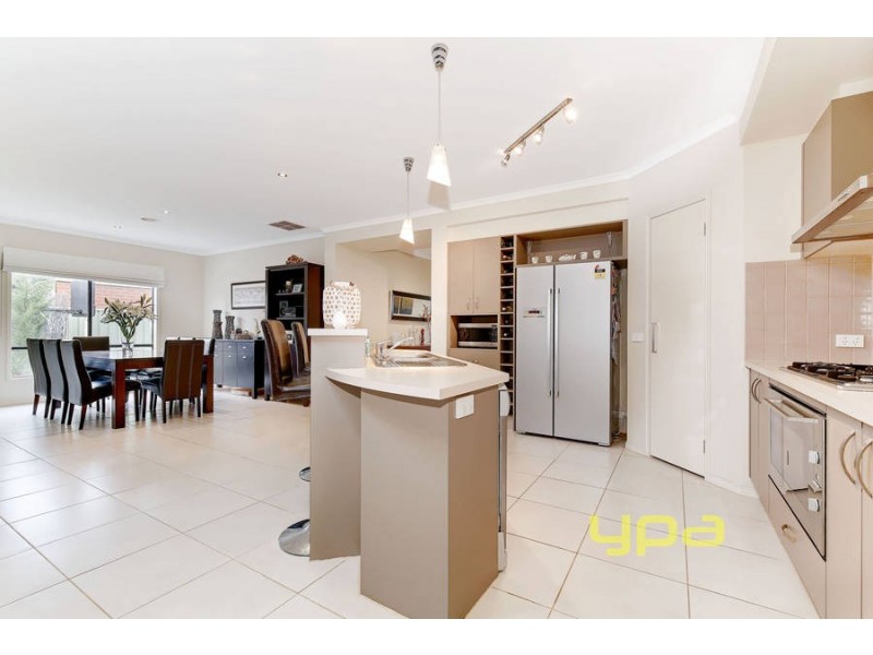 16 Riversdale Drive, Werribee VIC 3030