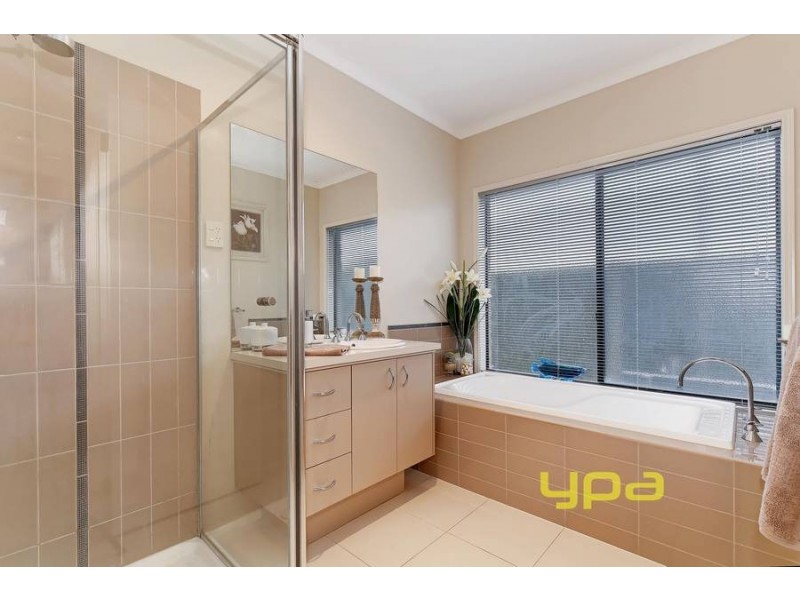 16 Riversdale Drive, Werribee VIC 3030